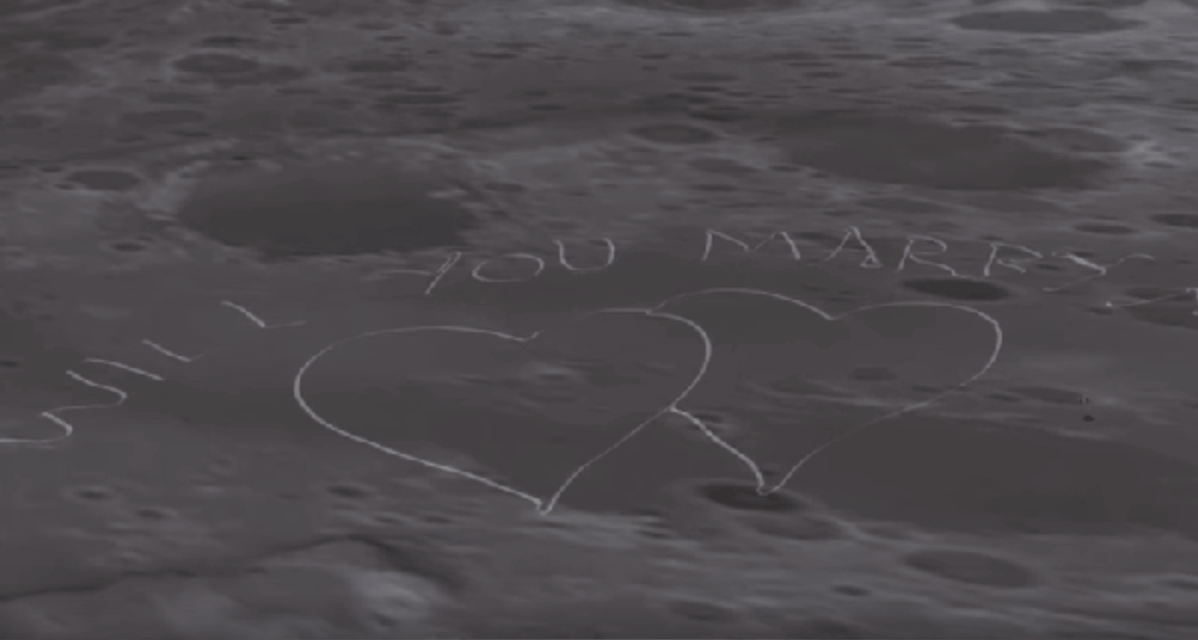 ayın yüzeyinde reklam