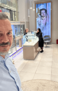 Roberto Bravo mücevher markası Moskova mağazalarında servis ve satış çalışmaları. Ekrem Sağel