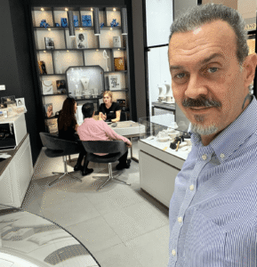 Roberto Bravo mücevher markası Moskova mağazalarında servis ve satış çalışmaları. Ekrem Sağel