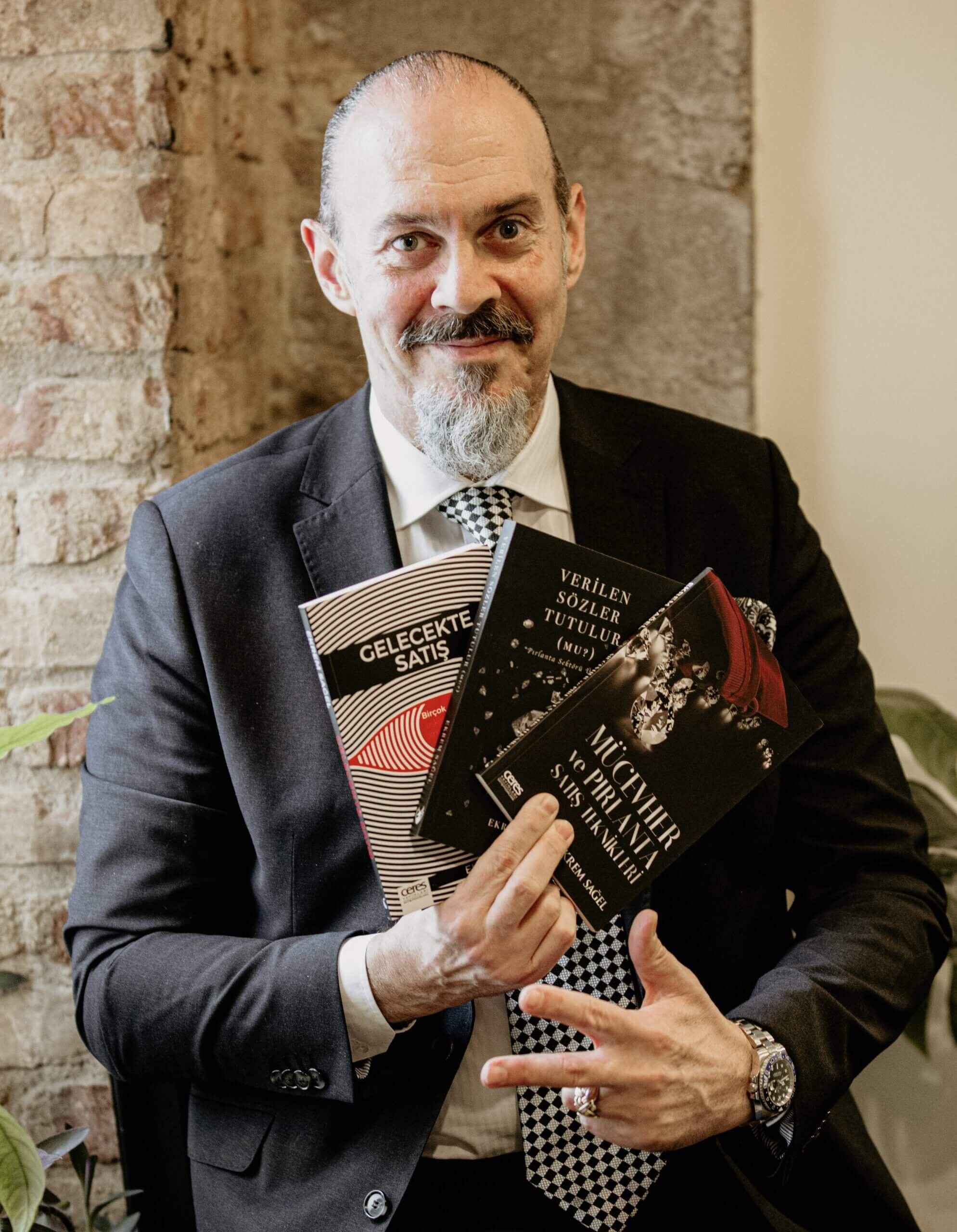 3 kitap yazarı Ekrem Sağel