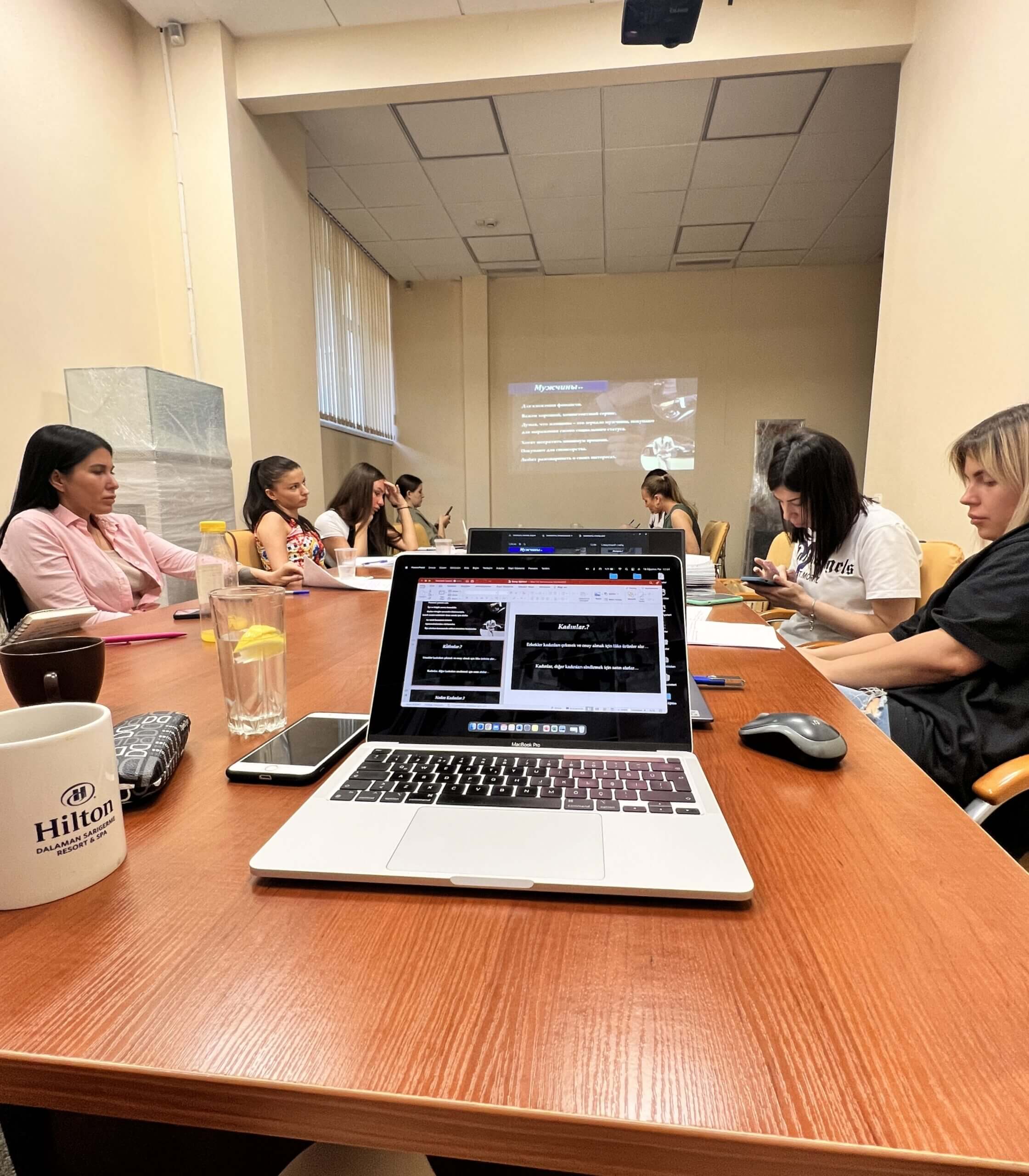 Roberto Bravo, Moskova mücevher satış eğitimi. Ekrem Sağel