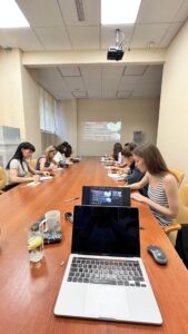 Roberto Bravo, Moskova mücevher satış eğitimi. Ekrem Sağel