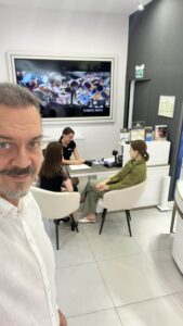 Roberto Bravo, Moskova mücevher satış eğitimi. Ekrem Sağel