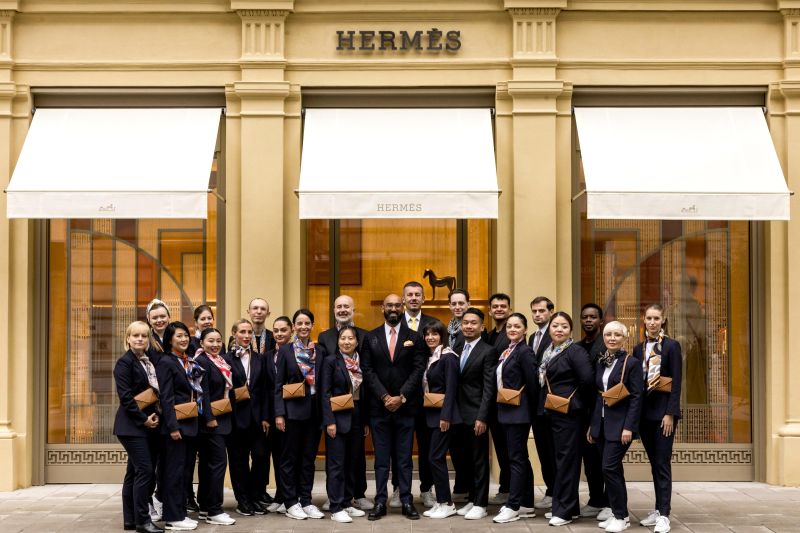 LÜKS MARKALARDA ÜNİFORMA: İMAJ ve STRATEJİK KATKILAR | Ekrem Sağel